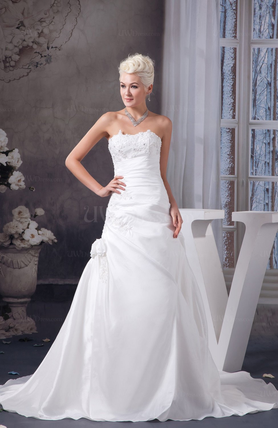 White Allure Bridal Gowns Inexpensive Backless Elegant